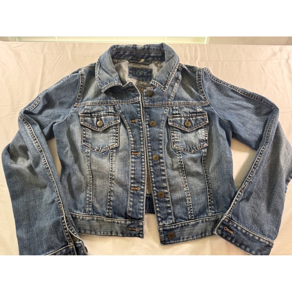 LOFT Cropped Denim Jacket Blue Jean Trucker Jacket Size 6